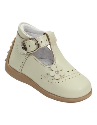 Zapato de piel para niña