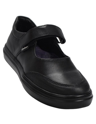 Zapato de piel para niña