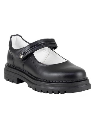 Zapato de piel para niña