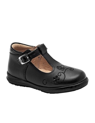 Zapato de piel para niña Zapato de piel para niña