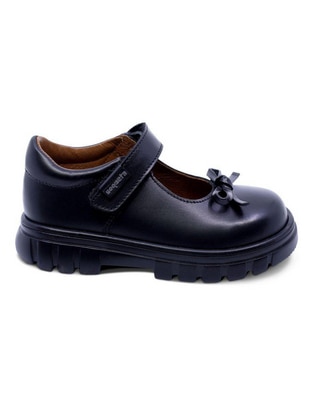 Zapato de piel para niña Zapato de piel para niña