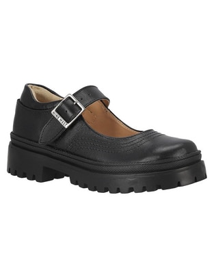 Zapato de piel para niña