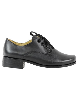 Zapato de piel para niña