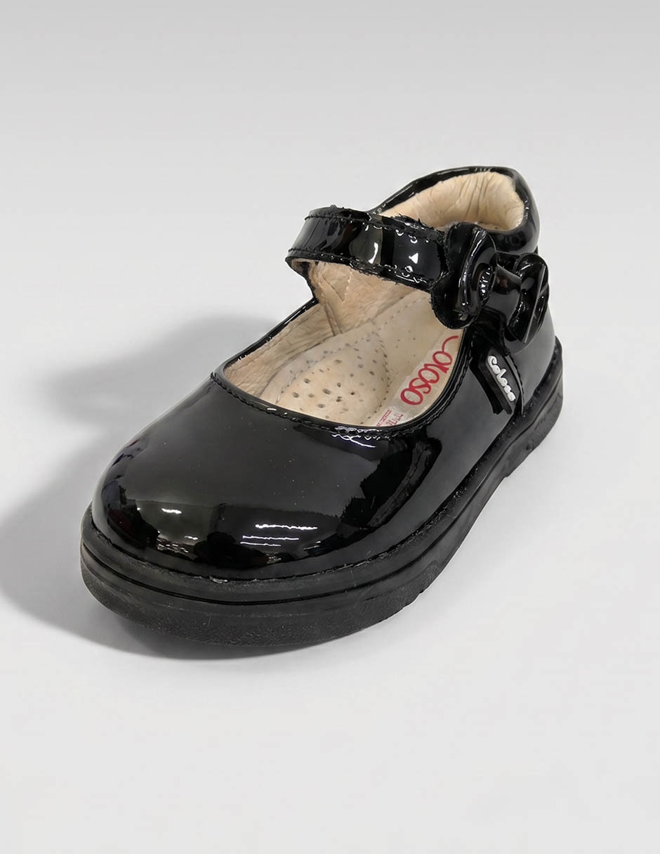 Zapato de piel para niña