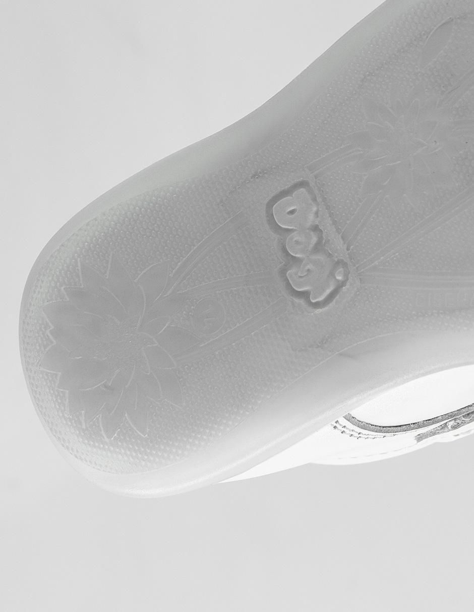 Zapato de piel para niña