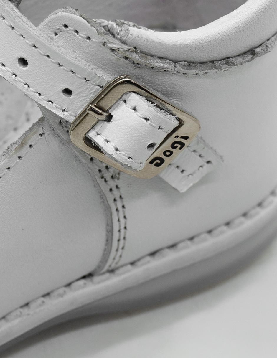 Zapato de piel para niña